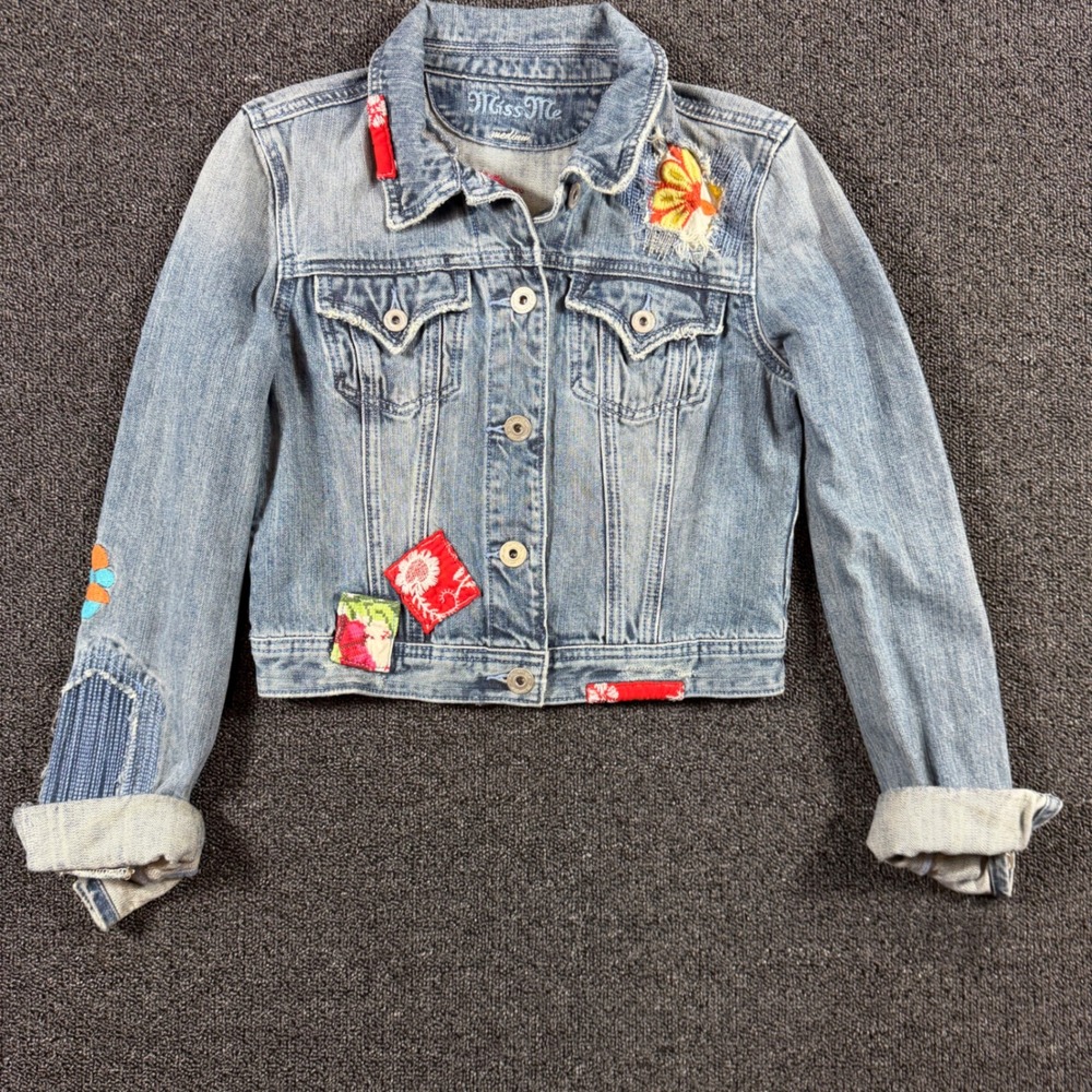 Miss Me Denim Jacket Women's M Light Wash Embroidered Floral Y2K Distressed Boho